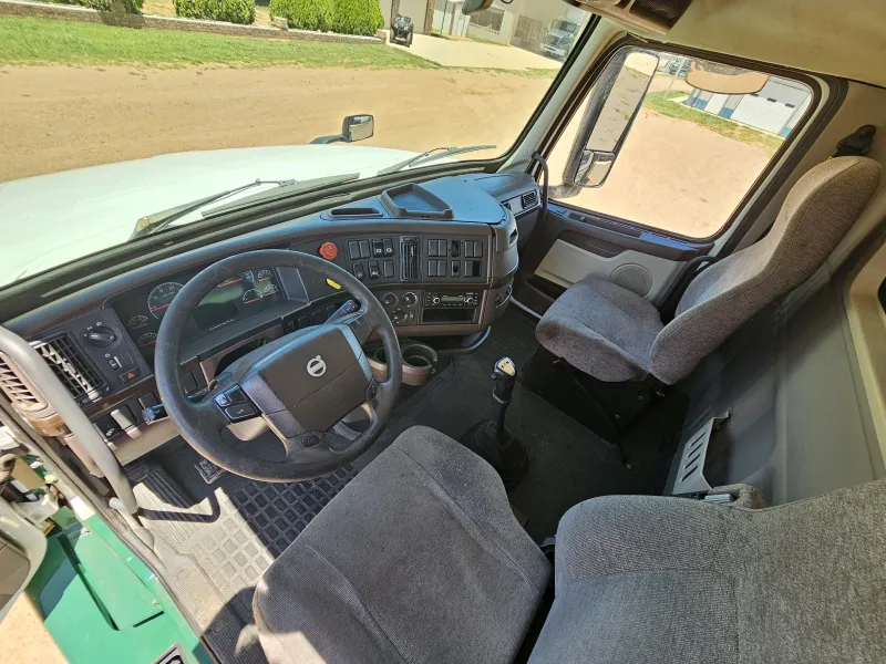 Volvo VNL 7m3 Acorazado Muelles 2016 - Motor Cummins - 784,340 millas - foto 15 - en venta Chihuahua