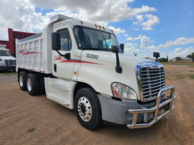 Freightliner Cascadia 14m3 Acorazado 2014 - Motor Detroit - 288,548 millas - foto 1 - en venta Chihuahua