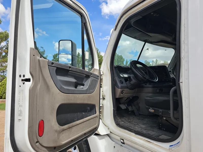 Freightliner Cascadia 14m3 Acorazado 2014 - Motor Detroit - 288,548 millas - foto 13 - en venta Chihuahua