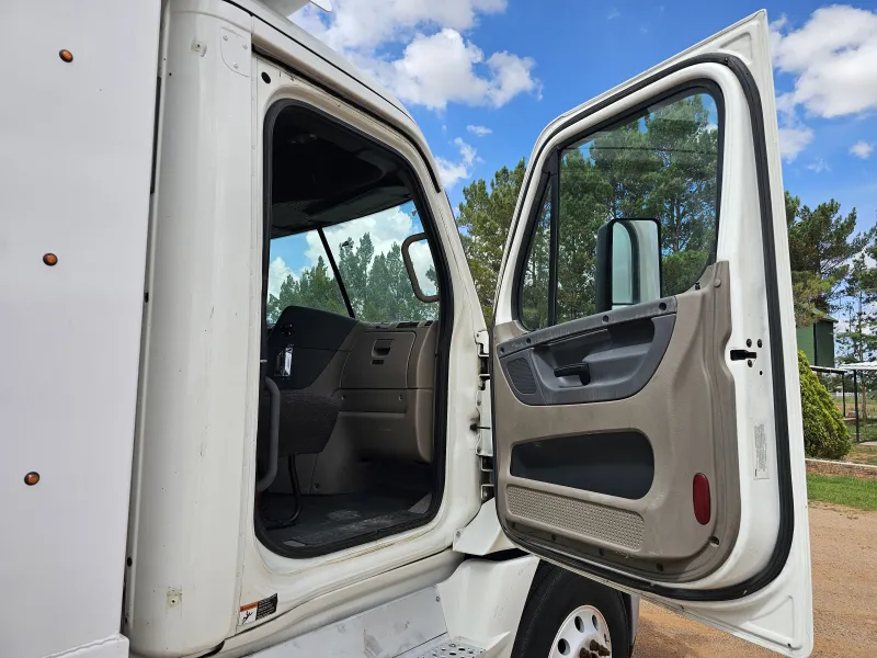 Freightliner Cascadia 14m3 Acorazado 2014 - Motor Detroit - 288,548 millas - foto 14 - en venta Chihuahua