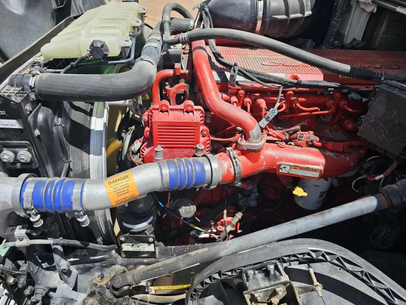 Volvo VNL 7m3 Acorazado Muelles 2013 - Motor Cummins - 640,309 millas - foto 20 - en venta Chihuahua