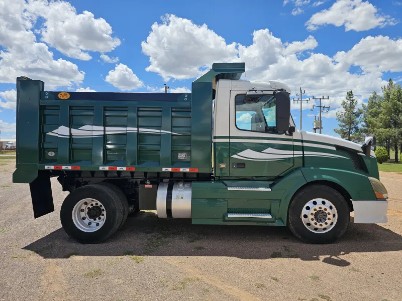 Volvo VNL 7m3 Acorazado Muelles 2013 - Motor Cummins - 640,309 millas - foto 8 - en venta Chihuahua