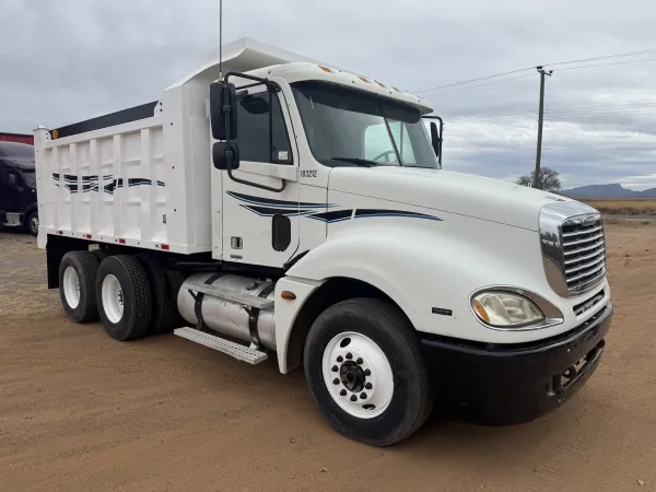Freightliner Columbia - 13.5 Metros - Acorazado 2006 tractocamión en venta Chihuahua México