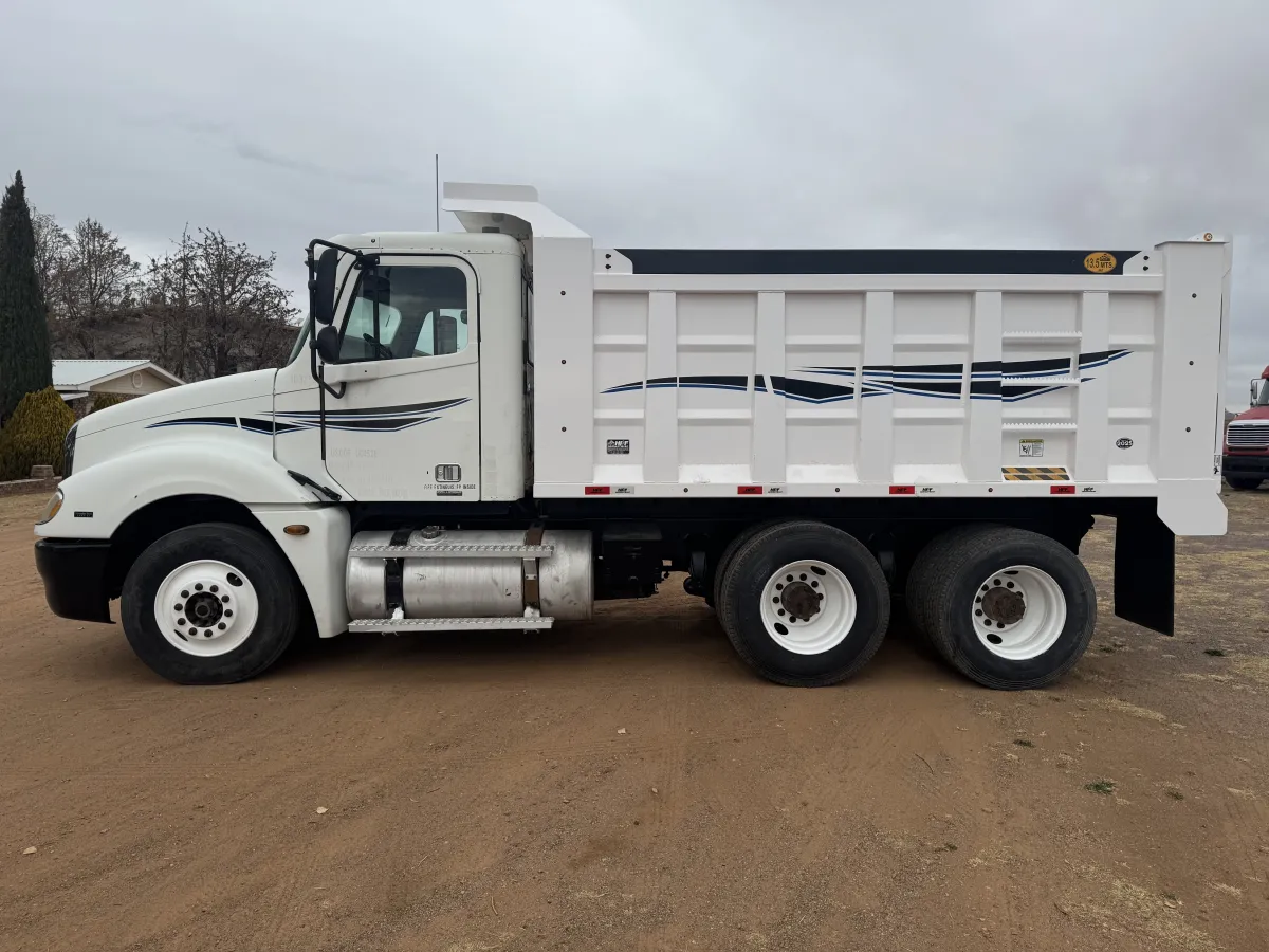 Freightliner Columbia - 13.5 Metros - Acorazado 2006 - Motor Mercedes - 329,714 millas - en venta Chihuahua