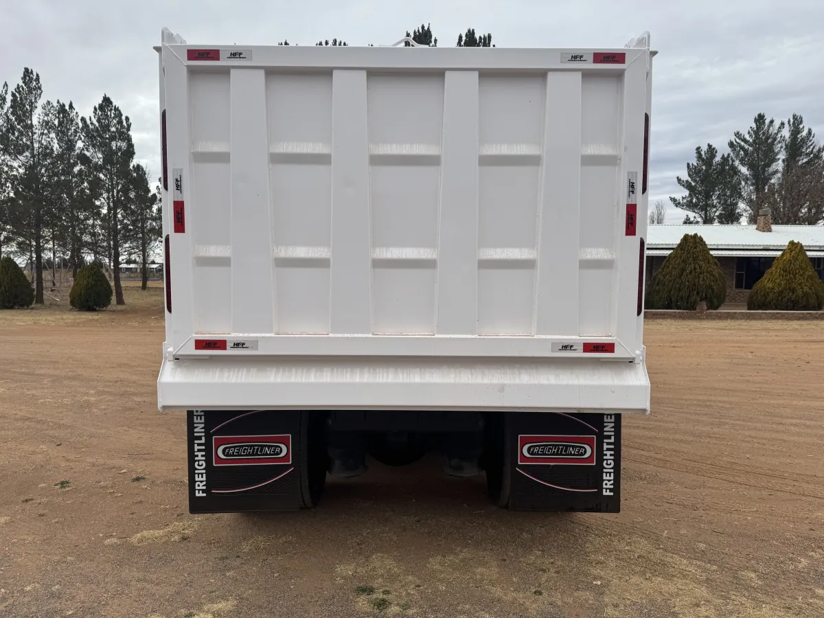 Freightliner Columbia - 13.5 Metros - Acorazado 2006 - Motor Mercedes - 329,714 millas - en venta Chihuahua