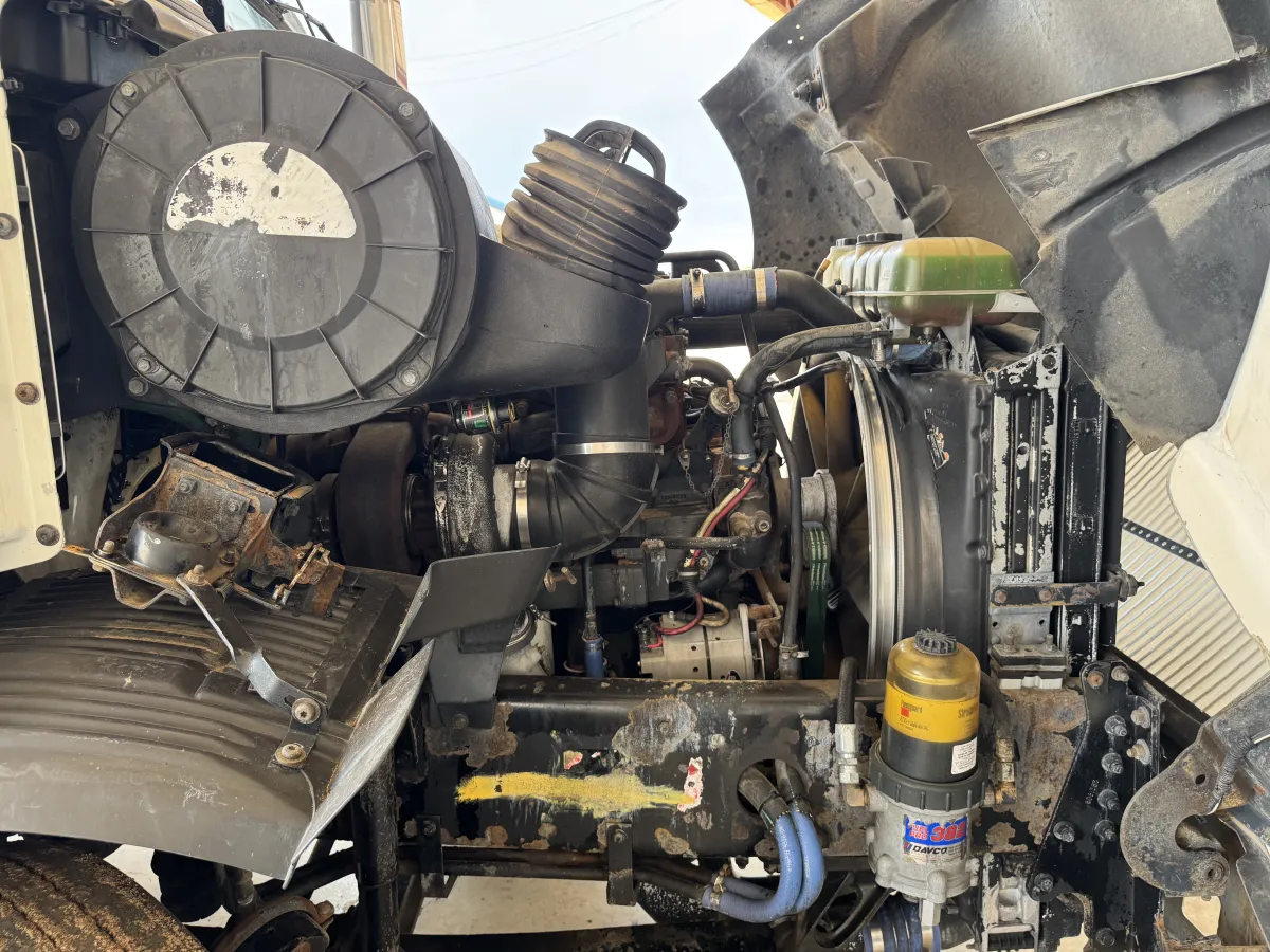 Volvo VN 2000 - Motor Cummins - 922,096 millas - en venta Chihuahua