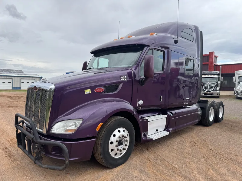 Peterbilt 587 2014 - Motor Paccar - 810,266 millas - foto 3 - en venta Chihuahua