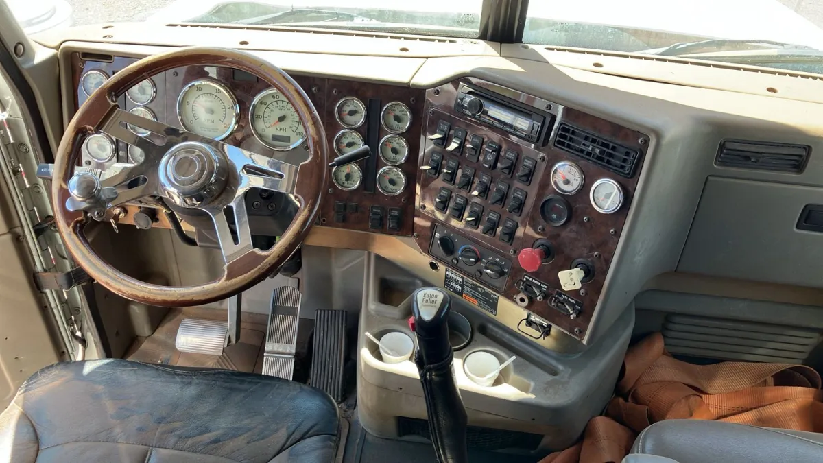 Internacional y Plataforma Great Dane 52 pies 2009 - Motor Cummins - 975,882 millas - en venta Chihuahua