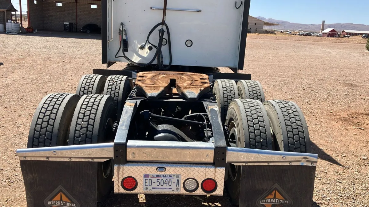 Internacional y Plataforma Great Dane 52 pies 2009 - Motor Cummins - 975,882 millas - en venta Chihuahua