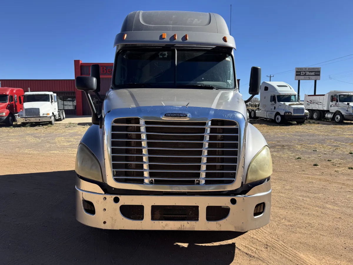 Freightliner Cascadia 2012 - Motor Cummins - 848,047 millas - en venta Chihuahua
