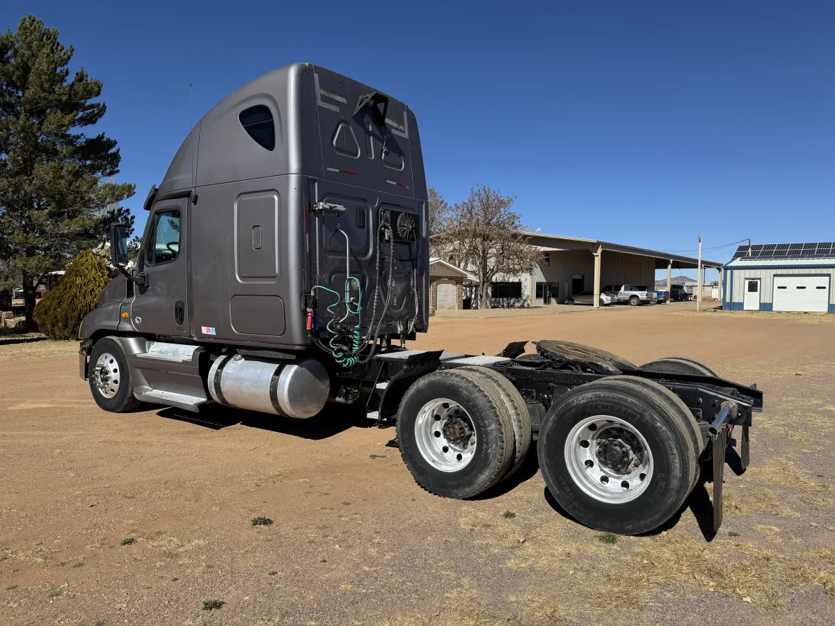 Freightliner Cascadia 2012 - Motor Cummins - 848,047 millas - en venta Chihuahua