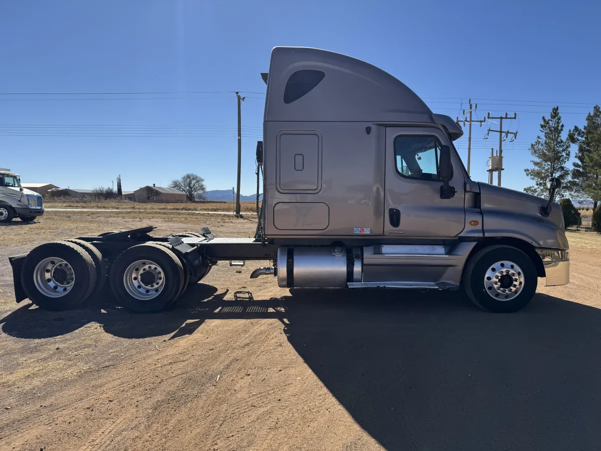 Freightliner Cascadia 2012 - Motor Cummins - 848,047 millas - en venta Chihuahua
