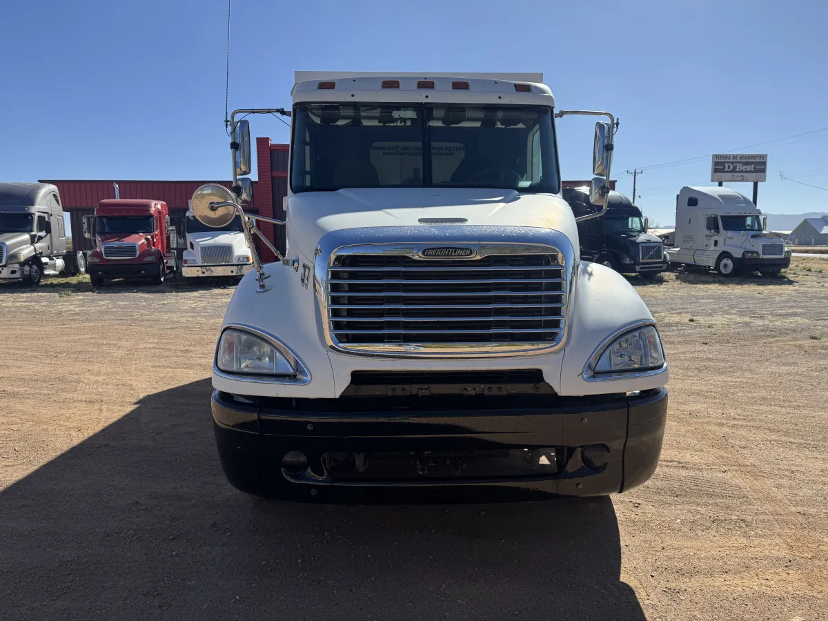 Freightliner Columbia 14 Metros - Acorazado 2004 - Motor Mercedes - 1,101,576 millas - en venta Chihuahua