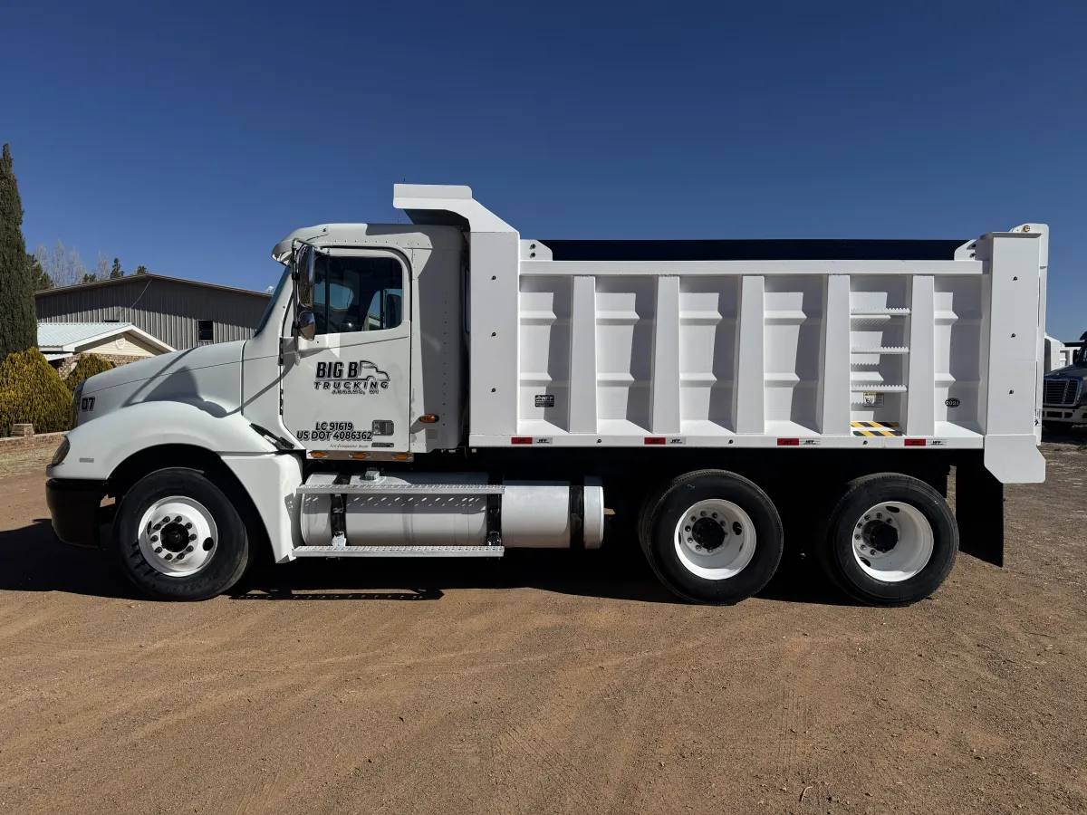 Freightliner Columbia 14 Metros - Acorazado 2004 - Motor Mercedes - 1,101,576 millas - en venta Chihuahua