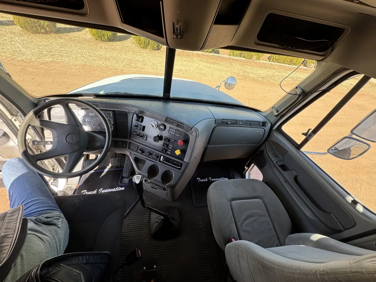 Freightliner Columbia 14 Metros - Acorazado 2004 - Motor Mercedes - 1,101,576 millas - en venta Chihuahua