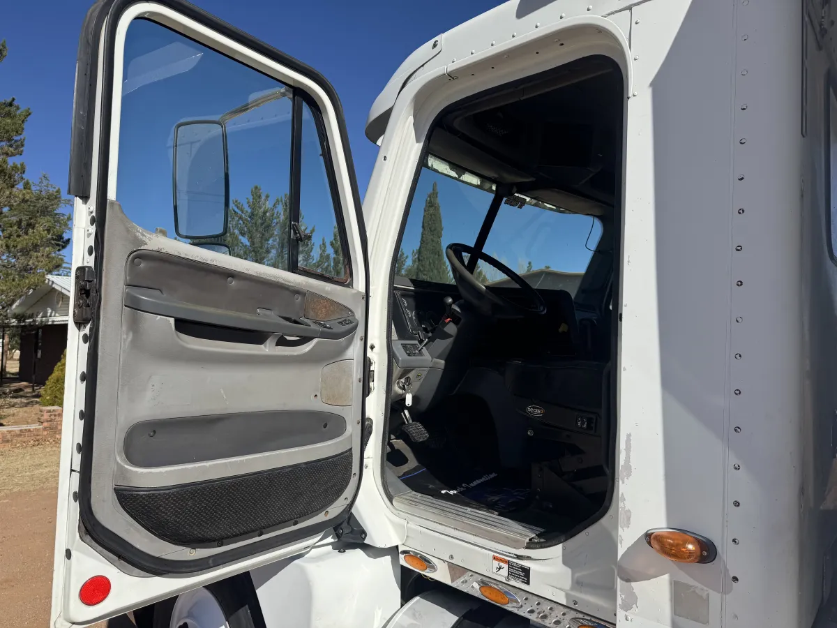 Freightliner Columbia 14 Metros - Acorazado 2004 - Motor Mercedes - 1,101,576 millas - en venta Chihuahua