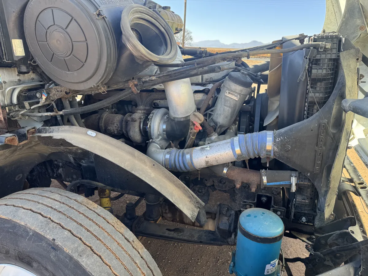 Freightliner Columbia 14 Metros - Acorazado 2004 - Motor Mercedes - 1,101,576 millas - en venta Chihuahua