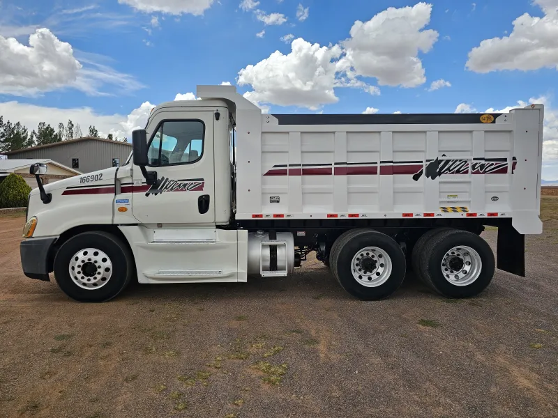 Freightliner Cascadia 14m3 Acorazado 2014 - Motor Detroit - 851,253 millas - foto 4 - en venta Chihuahua