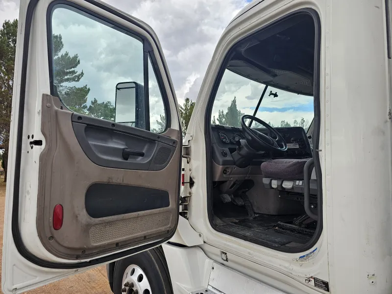 Freightliner Cascadia 14m3 Acorazado 2014 - Motor Detroit - 851,253 millas - foto 13 - en venta Chihuahua