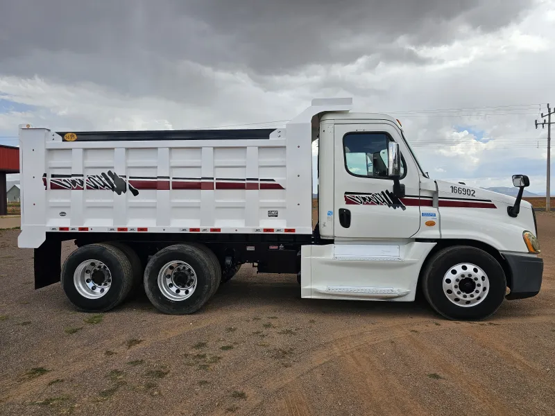 Freightliner Cascadia 14m3 Acorazado 2014 - Motor Detroit - 851,253 millas - foto 8 - en venta Chihuahua