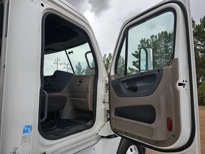 Freightliner Cascadia 14m3 Acorazado 2014 - Motor Detroit - 851,253 millas - foto 14 - en venta Chihuahua