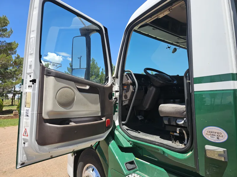 Volvo VNL 7m3 Acorazado Muelles 2016 - Motor Cummins - 784,340 millas - foto 13 - en venta Chihuahua