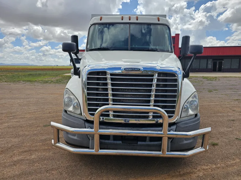 Freightliner Cascadia 14m3 Acorazado 2014 - Motor Detroit - 288,548 millas - foto 2 - en venta Chihuahua