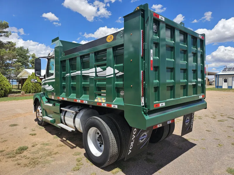 Volvo VNL 7m3 Acorazado Muelles 2013 - Motor Cummins - 640,309 millas - foto 5 - en venta Chihuahua